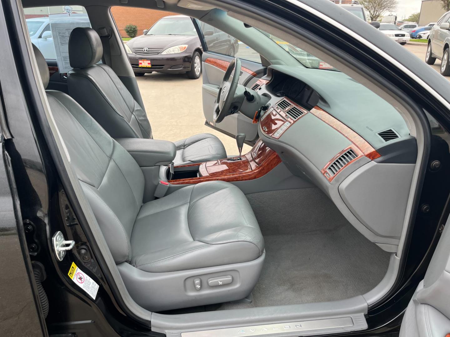 2006 Black /TAN Toyota Avalon Limited (4T1BK36B66U) with an 3.5L V6 DOHC 24V engine, 5-Speed Automatic Overdrive transmission, located at 14700 Tomball Parkway 249, Houston, TX, 77086, (281) 444-2200, 29.928619, -95.504074 - Photo#11